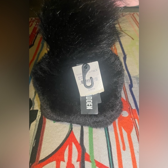 Faux Fur Pompom Poly Blended Beanie Hat Cap Fitted Steve Madden Black Womens - Picture 3 of 3